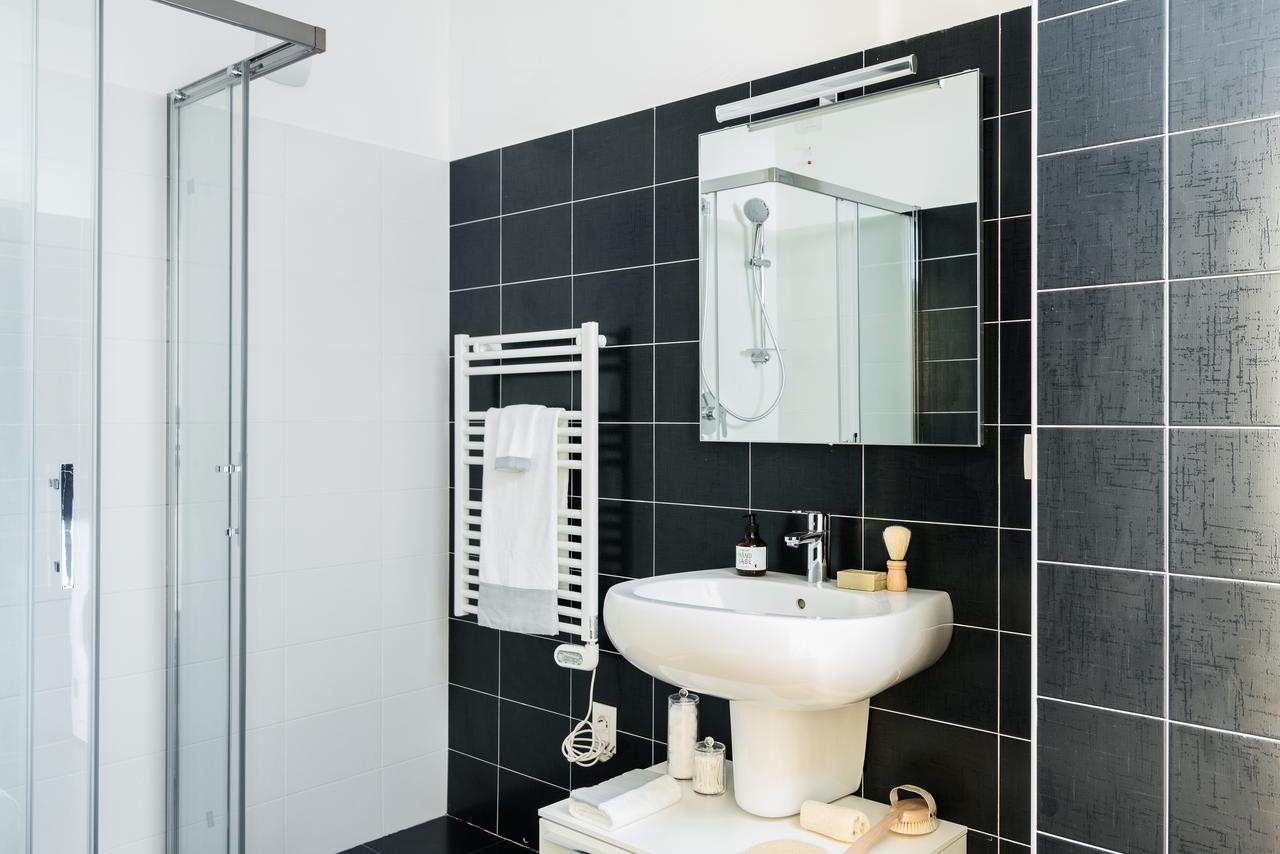 Joivy Sunny 1-Bed Flat With Balcony Apartment มิลาน ภายนอก รูปภาพ