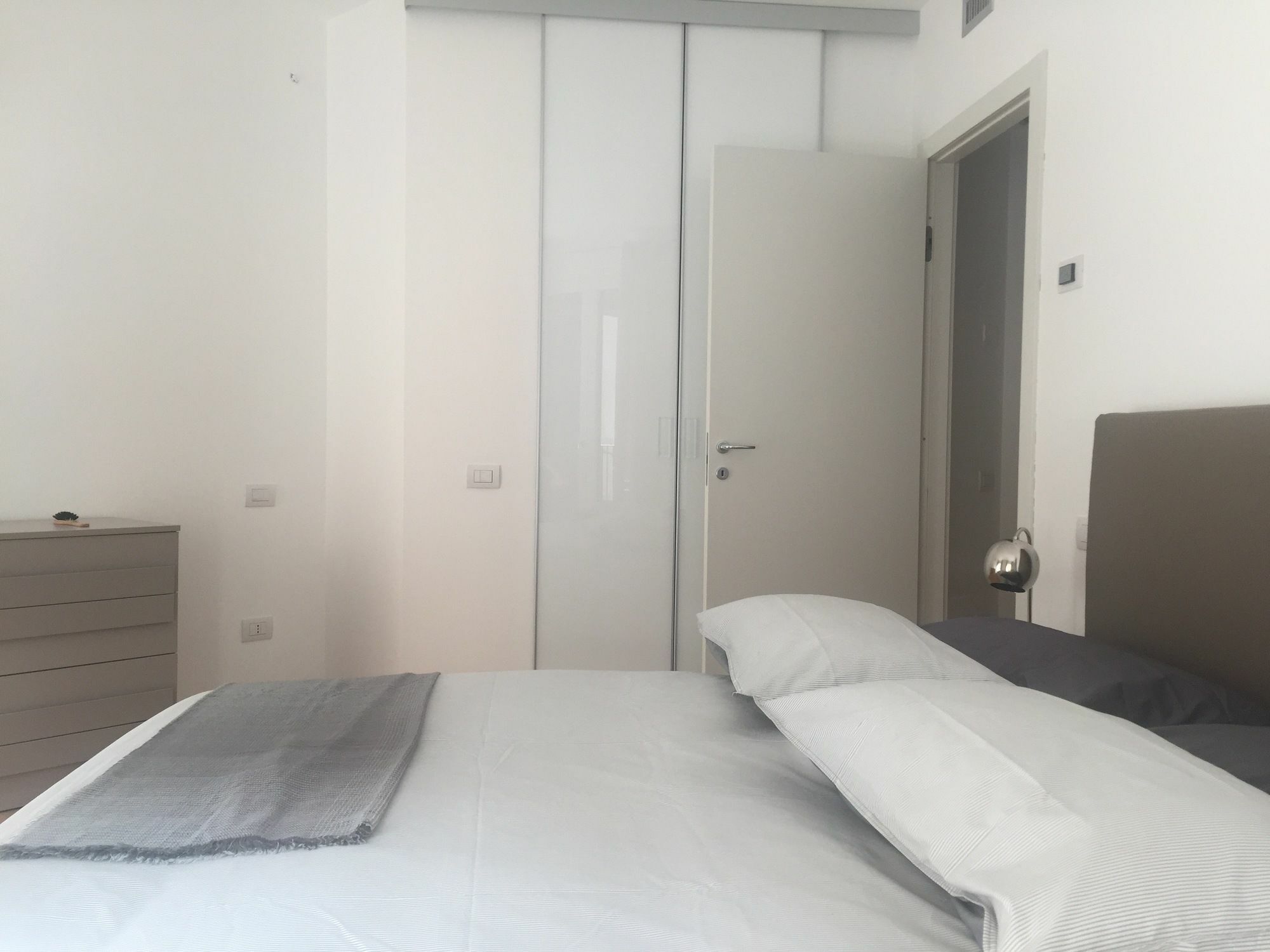 Joivy Sunny 1-Bed Flat With Balcony Apartment มิลาน ภายนอก รูปภาพ